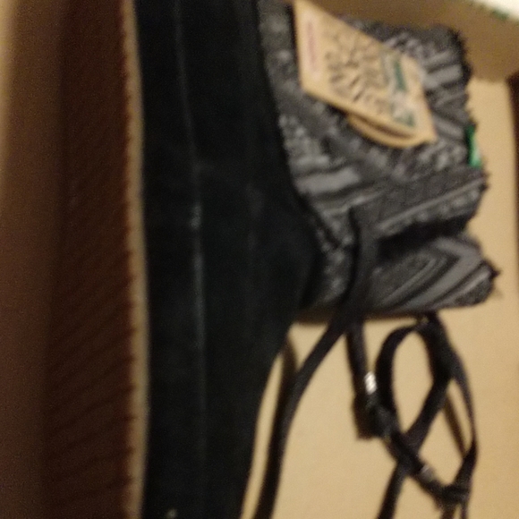 Shoes - Picture 2 of 4